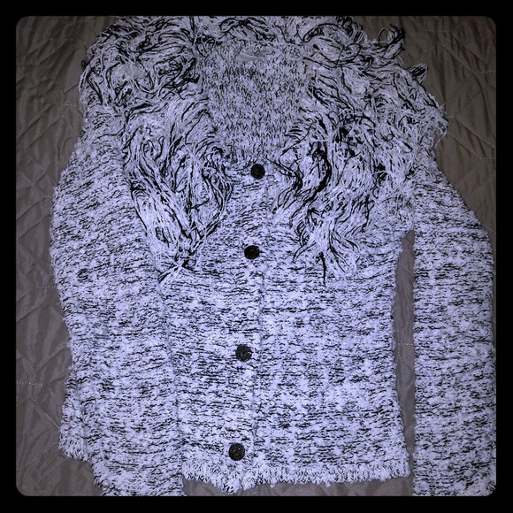 Black and white ZiZi sweater - Picture 1 of 5